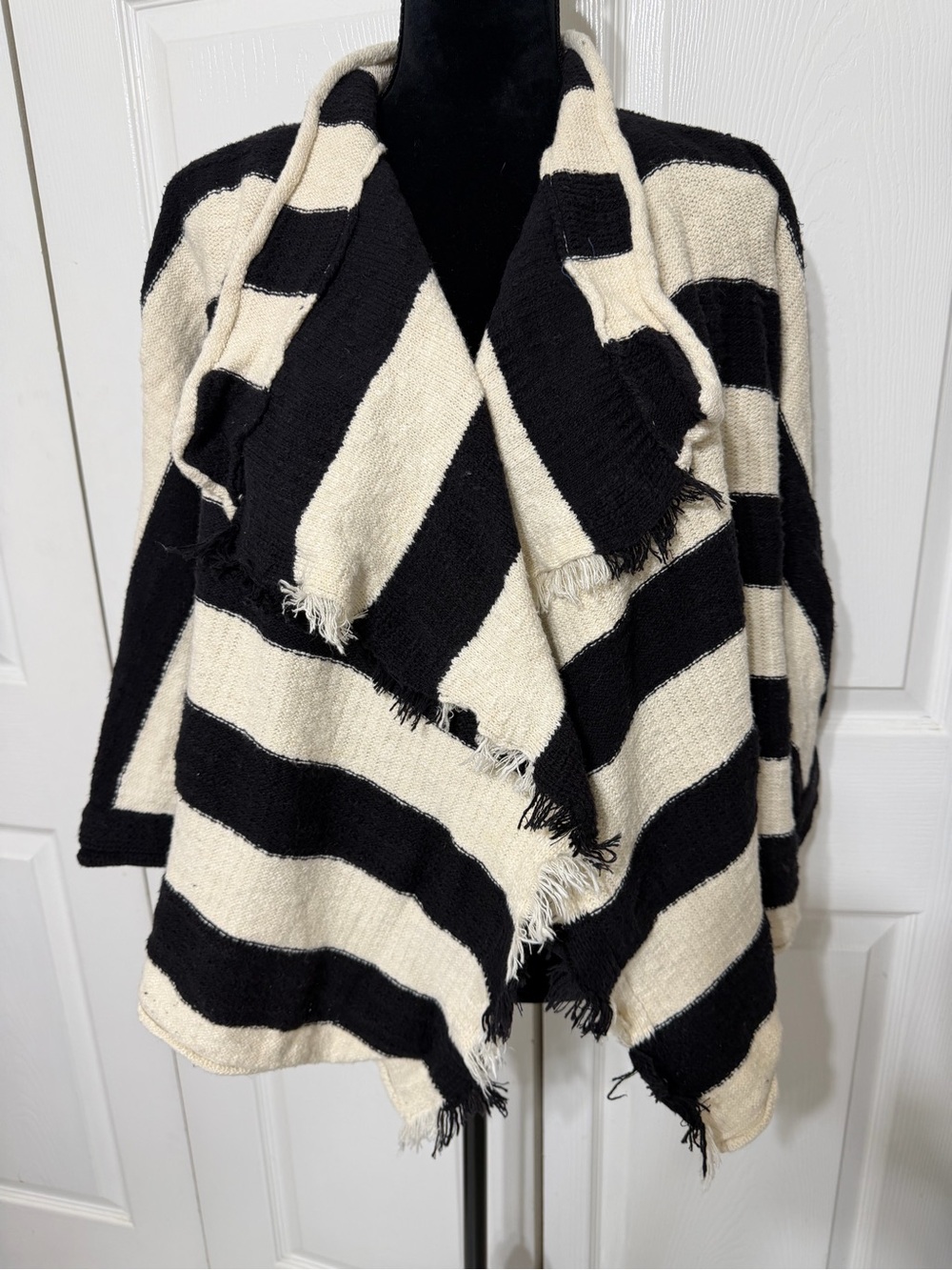 Moth Anthropologie knit cardigan cream and black size Medium